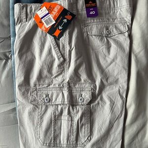 NWT cargo shorts Flex waistband with plenty of stretch. Size 40